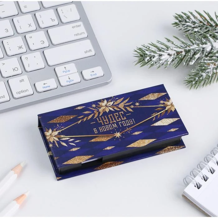 Бумажный блок в пластиковом футляре «Чудес в Новом году», 100 листов + 3 стикера