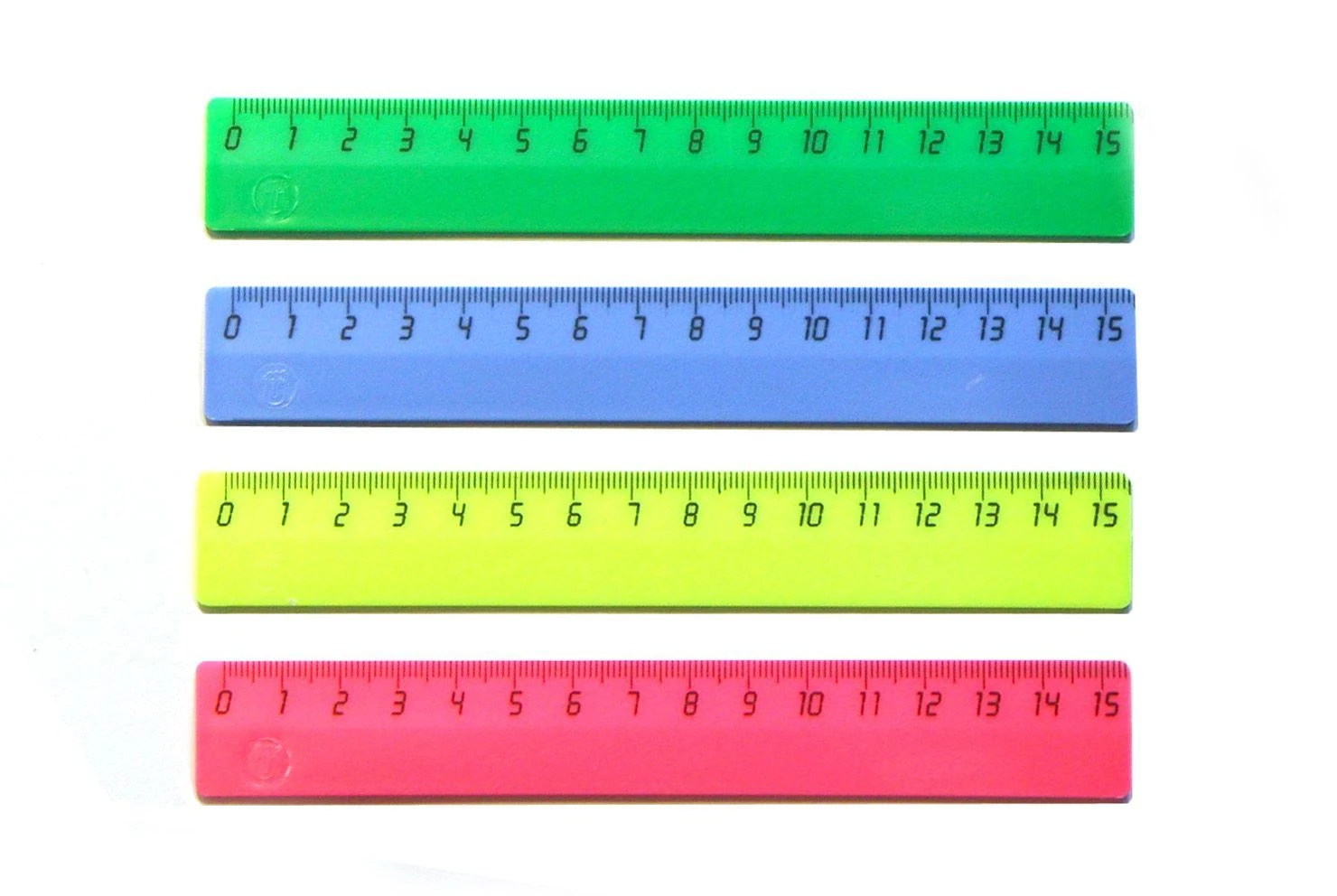 Линейка 15 см пластик непрозрач. ассорти Линейка 15 см пластик непрозрач. ассорти