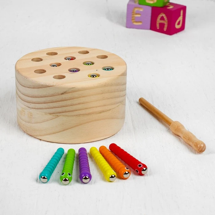 Игрушка развивающая рыбалка, размер: 11,5 ? 11,5 ? 6,5 см, 12 червячков