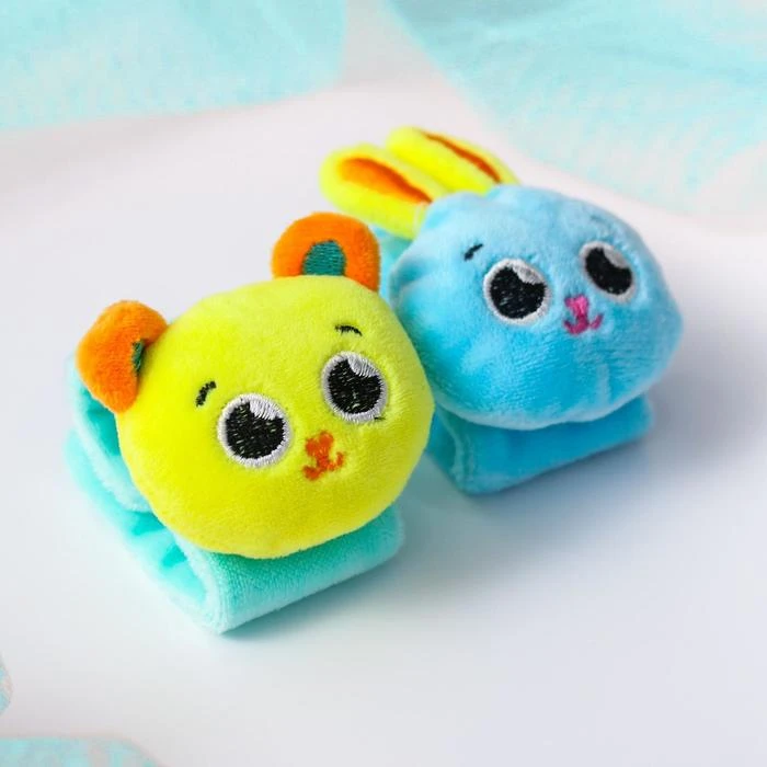 Подарочный развивающий набор: браслетики + носочки погремушки «Зверята»