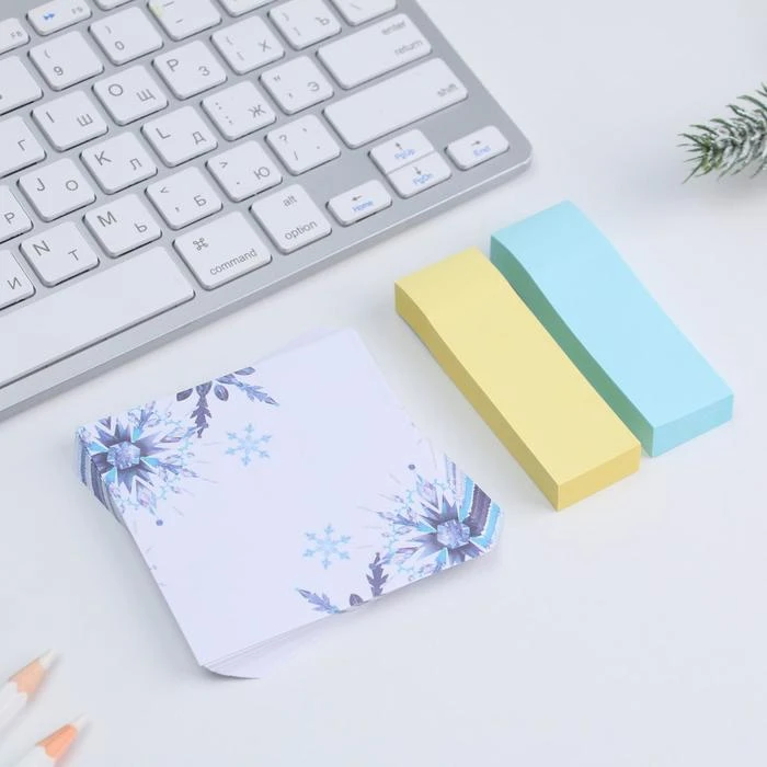 Бумажный блок в пластиковом футляре «Волшебных моментов», 100 листов + 2 стикера