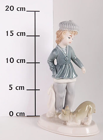 Новогодняя керамическая фигурка "Мальчик с собакой" 18см
