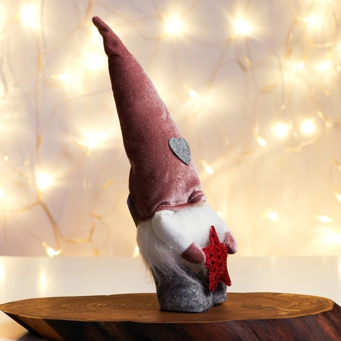 Игрушка «Симпатичный гномик», 35см, светящийся в темноте