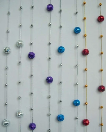 Новогодняя цепь с зеркальн шариками 2см.(13)на нитке 2,7м. 4 цвета