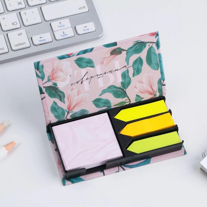 Бумажный блок в пластиковом футляре «Ты совершенна», 100 листов + 3 стикера