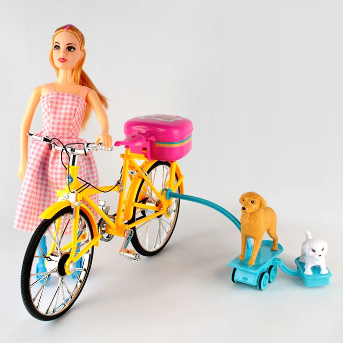 Кукла на велосипеде с собачками