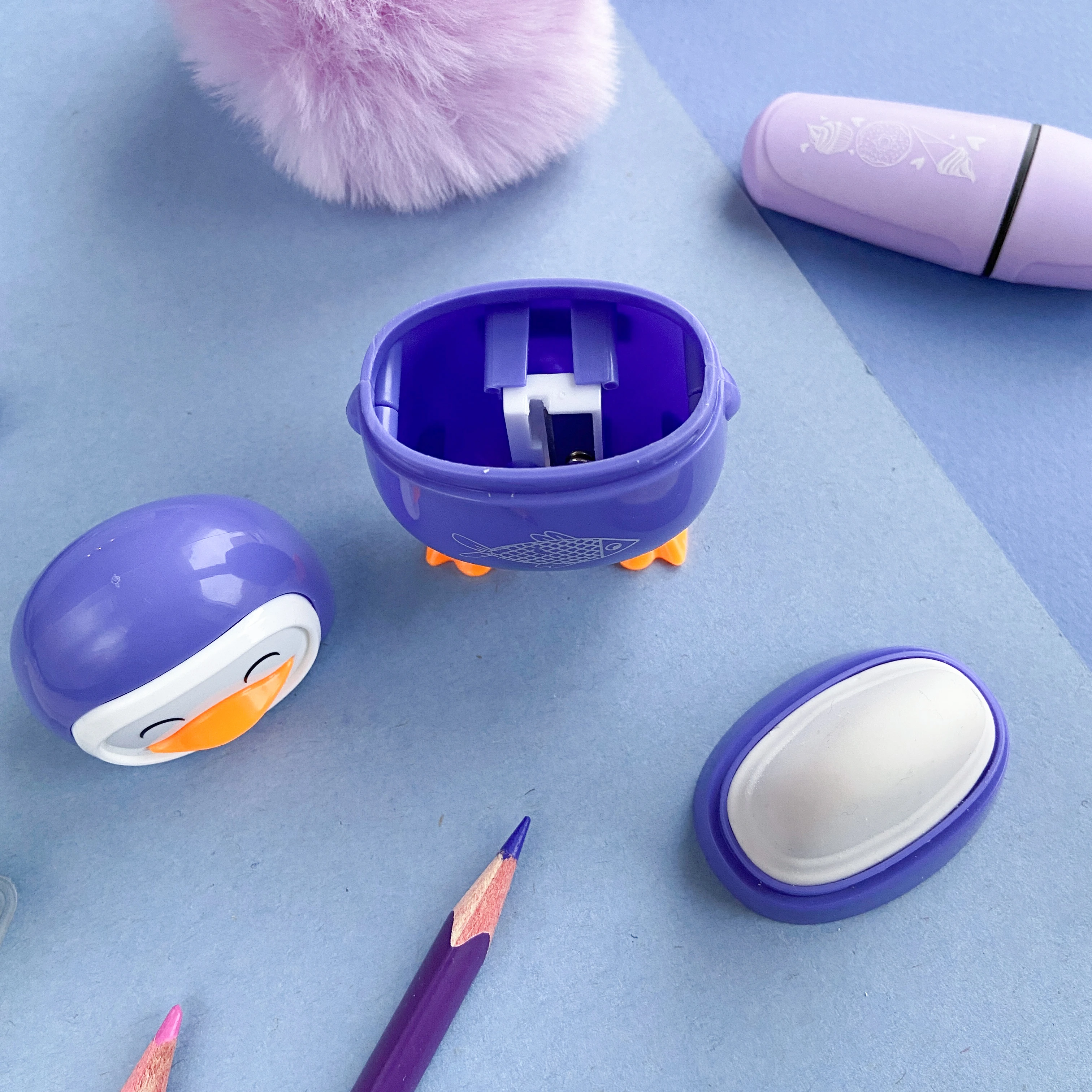 ТОЧИЛКА С КОНТЕЙНЕРОМ И ЛАСТИКОМ, 1 ОТВЕРСТИЕ "ПИНГВИНЧИКИ" (4 ВИДА) ТОЧИЛКА С КОНТЕЙНЕРОМ И ЛАСТИКОМ, 1 ОТВЕРСТИЕ "ПИНГВИНЧИКИ" (4 ВИДА)