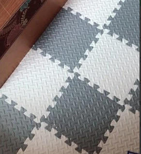 Игровой коврик-пазл белый+серый (30х30х1,2 см) (6 эл.) (арт.КВ-3003/6)